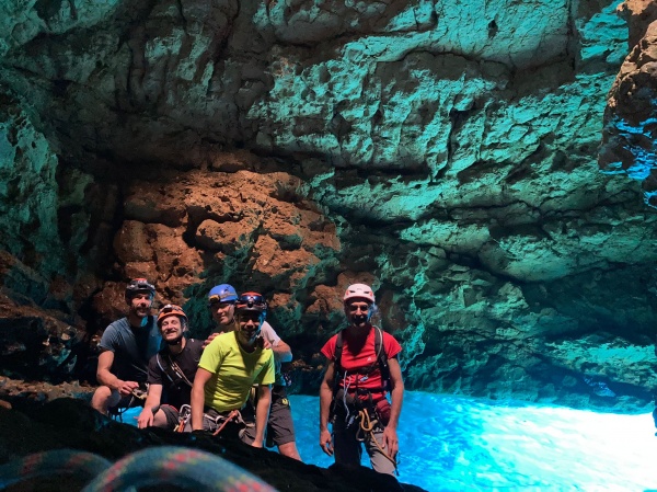 Photo de groupe au bors du Lagon Bleu